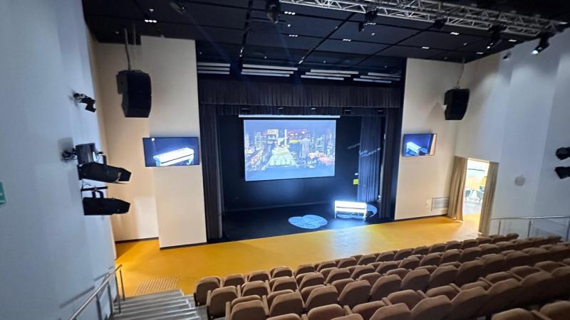 Zvočna oprema za šolsko dvorano